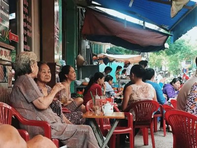 Coffee in Vietnam: Culture, History, Types & How to Drink It Like a Local